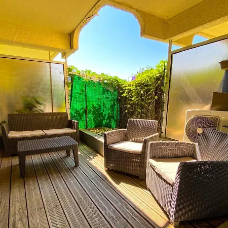 Appartement 2 pièces terrasse proche centre et plage climatisé parking Appartamento